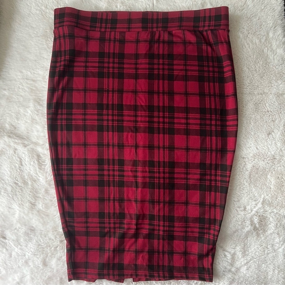torrid Dresses & Skirts - Torrid Red and black plaid pencil skirt - Stretchy